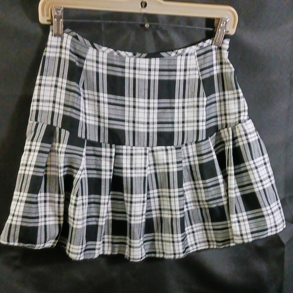 PLT pleated skirt sz 6